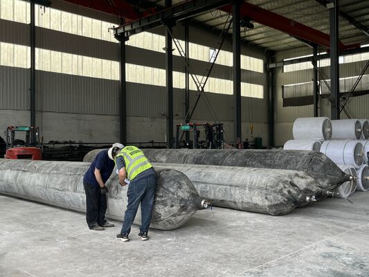 Kwaliteit Marine Rubber Airbag with Rapid Inflation Manifold for Simultaneous Multi Unit Operation in 0.8-3 M Diameter fabriek
