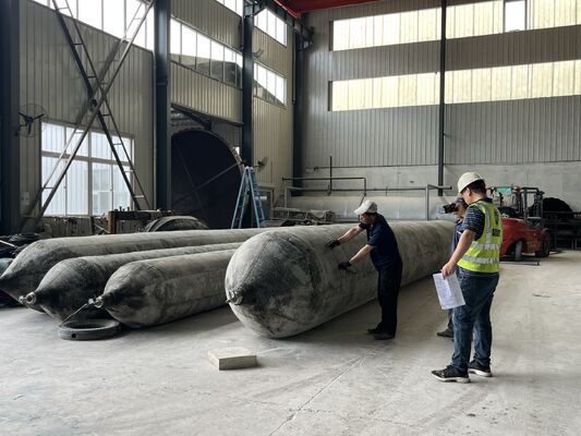 Kwaliteit Marine Rubber Airbag with Stainless Steel Mounting Hardware for Corrosion Free Installation and 0.8-3 M Diameter fabriek