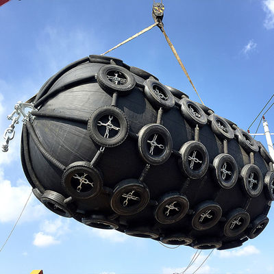 Kwaliteit ISO 17357 Voldoende hoge elasticiteit natuurlijke rubber pneumatische rubber fender voor gebruik tegen botsingen in de haven fabriek