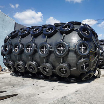 Kwaliteit ISO 17357 het Standaard Pneumatische Rubber het Type van Stootkussenslinger Stootkussen van Yokohama fabriek