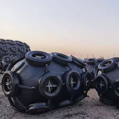 Kwaliteit Op maat gemaakte pneumatische rubberfender met 0,3-4,8 M beschikbare maten en 50kpa & 80kpa druk voor scheepsfendertoepassingen fabriek
