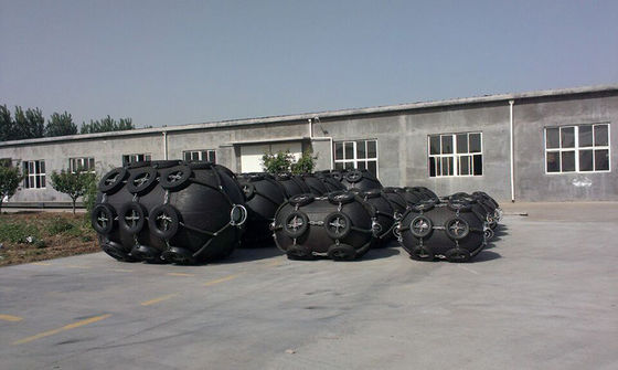 Kwaliteit Natuurrubber die Opblaasbare Marine Fender Pneumatic Type Fenders Yokohama drijven fabriek