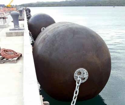 Kwaliteit Van de de Bandketting van het Yokohamastootkussen 50Kpa 80Kpa het Netto Pneumatische Rubberstootkussen fabriek