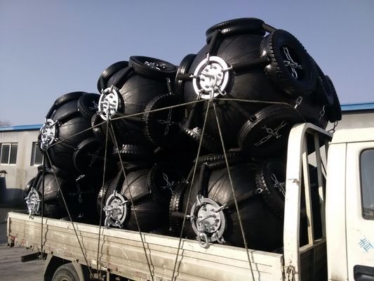 Kwaliteit Kabelnetten die Pneumatisch Rubber het Type van Stootkussens Pneumatisch Marine Fender D Stootkussen drijven fabriek