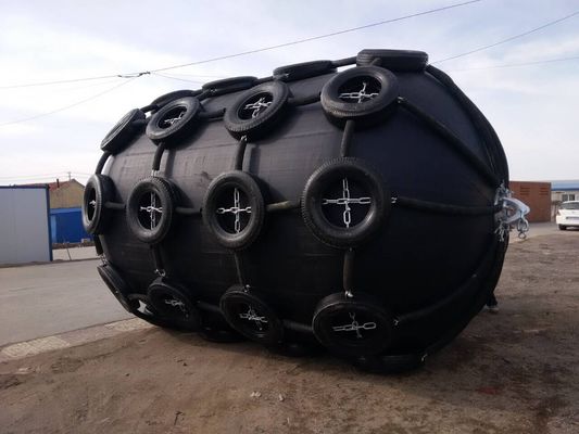 Kwaliteit Het Marine Pneumatic Rubber Fender With Gegalvaniseerde Stootkussen van de het Schipband van Stootkussenyokohama fabriek