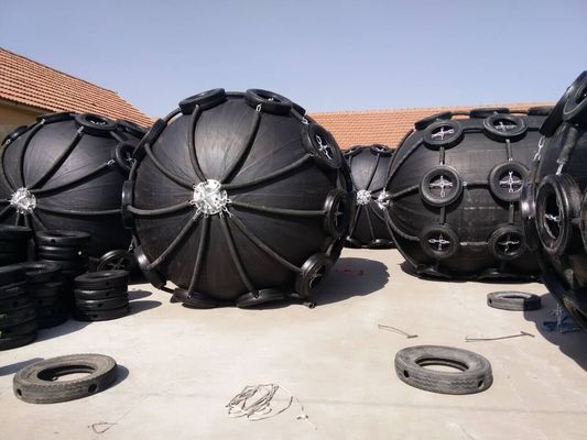 Kwaliteit Kabelnetten die Pneumatisch Rubber het Type van Stootkussens Pneumatisch Marine Fender D Stootkussen drijven fabriek