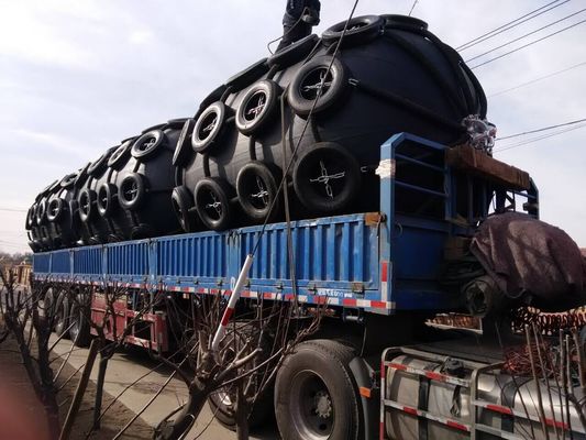 Kwaliteit Kabelnetten die Pneumatisch Rubber het Type van Stootkussens Pneumatisch Marine Fender D Stootkussen drijven fabriek