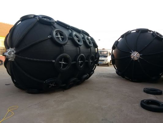 Kwaliteit Kabelnetten die Pneumatisch Rubber het Type van Stootkussens Pneumatisch Marine Fender D Stootkussen drijven fabriek
