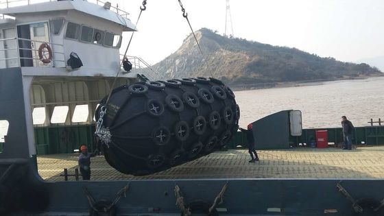 Kwaliteit De rubbermat with rope net pneumatic-Pneumatische Rubberstootkussens van het Bootstootkussen fabriek