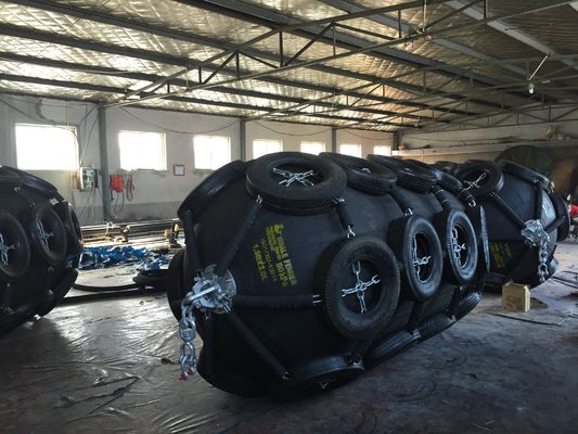 Kwaliteit De uitrusting van zeeschepenyokohama van het Yokohama het Pneumatische Pneumatische Rubberstootkussen van Geribbelde Stootkussen fabriek