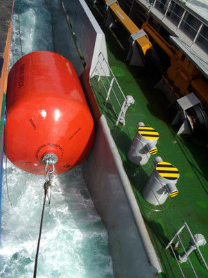 Kwaliteit Hot Dip Galvanized Foam Filled Fender with High Energy Absorption and Maintenance-free Design for Marine Vessel Protection fabriek
