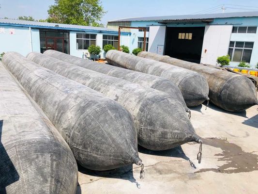 Kwaliteit ISO14409 Standard Marine Rubber Airbag Zwart of op maat gemaakte Marine Rubber Airbag Ontworpen voor veilige behuizing van schepen fabriek