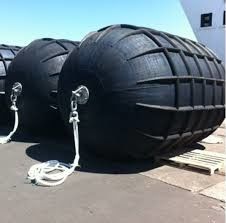 Kwaliteit Yokohamatype het Rubbertype van Marine Fenders With Tire Sheath van het Bootstootkussen Pneumatische fabriek