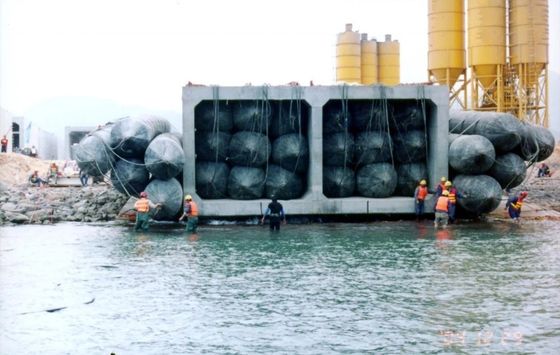 Kwaliteit Marine Inflatable Boat Hydro Pneumatic-Stootkussen van de Stootkussen het Rubber Drijvende Boot fabriek