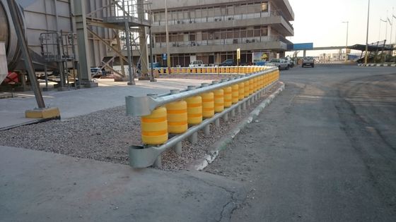 Kwaliteit Van de de Barrièreneerstorting van de wegveiligheid de Rolling Vangrail EVA Roller Barrier 0.7m fabriek