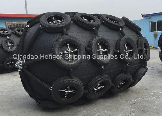 Kwaliteit ISO 17357 Pneumatische rubberfender met ketting en bandenjas fabriek
